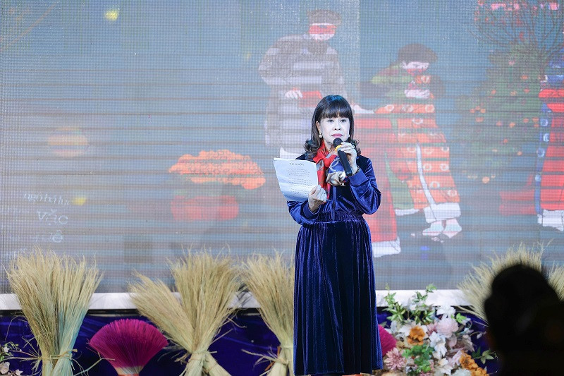 Đặc biệt, tiền bán cuốn sách Vằng vặc trăng quê sẽ được gây Quỹ Gió đồng do chính nhà báo Ngô Bá Lục thành lập.