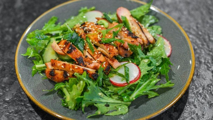  Hỗ trợ đông máu: Đông máu là hiện tượng vô cùng cần thiết để ngăn ngừa sự chảy máu quá mức bằng cách tạo thành các cục máu đông và cho phép quá trình phục hồi bắt đầu. Sự thiếu hụt vitamin K có thể làm giảm quá trình này và có thể làm tăng lượng máu bị mất và dễ bị bầm. Ảnh minh họa