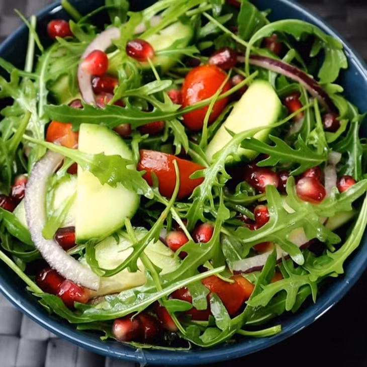  Tốt cho xương: Cải mizuna chứa nhiều vitamin K liên quan đến sự hình thành xương bằng cách quản lý lắng đọng canxi trong cơ thể, giúp xương chắc khỏe và duy trì mật độ xương. Ảnh minh họa