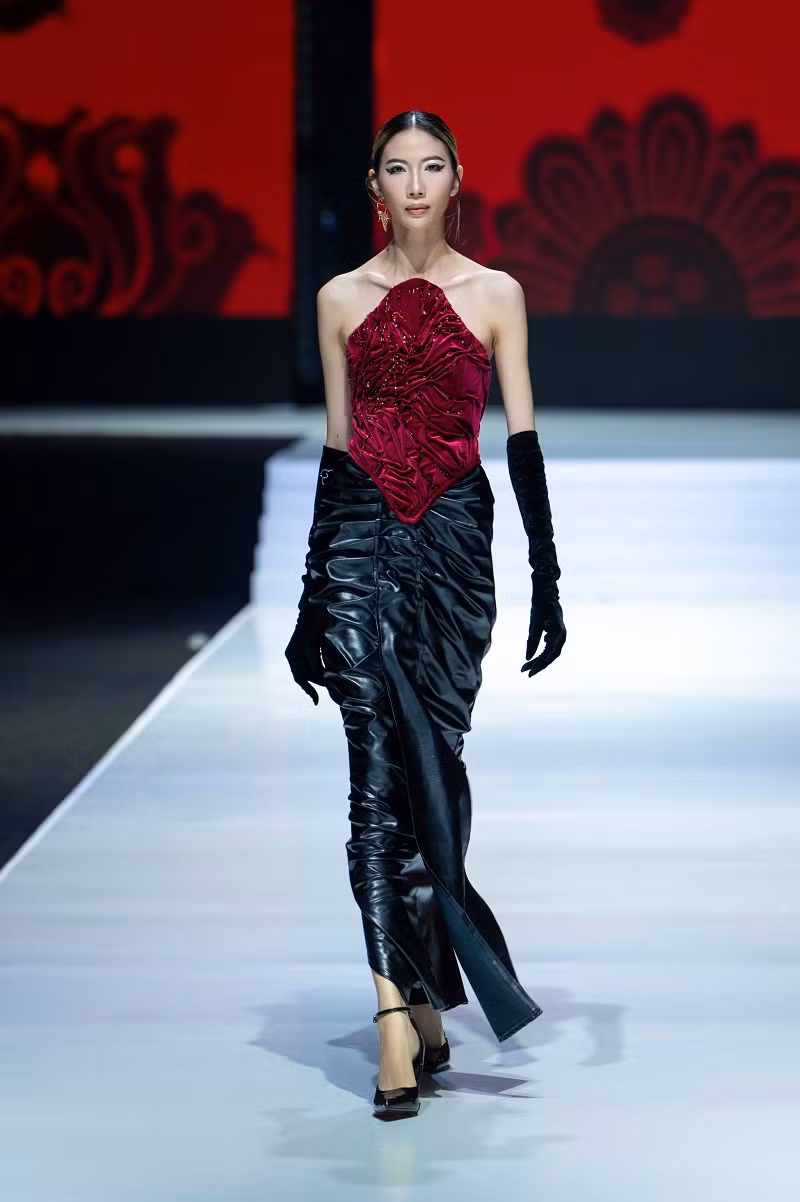 NSX Hoàng Quân cũng dành những lời khen cho bộ sưu tập mới của Phạm Trần Thu Hằng.