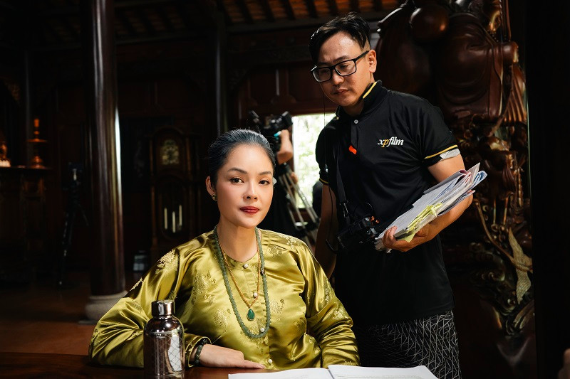 Việc hóa trang để già đi là một quá trình cầu kỳ và mất nhiều thời gian với nữ diễn viên. Cô phải chịu đựng việc trang điểm kỹ lưỡng, đeo tóc giả, thậm chí là sử dụng các hiệu ứng đặc biệt để tạo nên những nếp nhăn, vết chân chim.