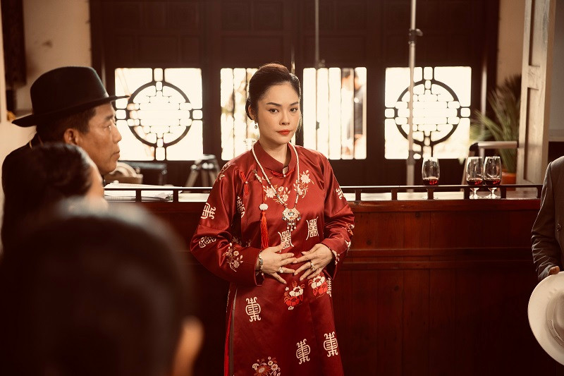 Bên cạnh việc tham gia các dự án phim, Dương Cẩm Lynh còn tích cực tham gia các hoạt động nghệ thuật khác như đóng quảng cáo, chụp hình thời trang. Bên cạnh sự nghiệp diễn xuất, Dương Cẩm Lynh còn là một người mẹ đơn thân mạnh mẽ. Cô luôn dành thời gian chăm sóc và nuôi dạy con cái.