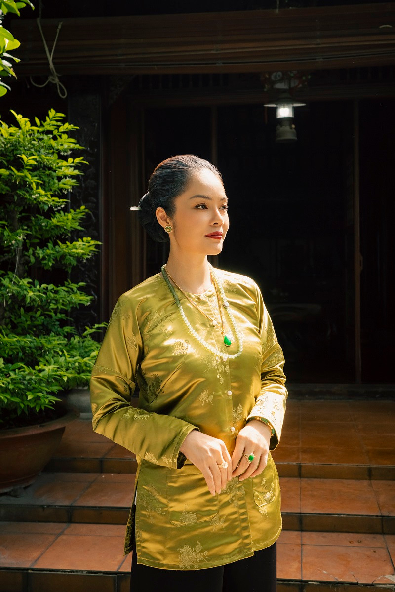 Trái ngược với hình ảnh Dương Cẩm Lynh trẻ trung, xinh đẹp trong các vai diễn trước đó, trong "Miền ảo vọng", cô đã hoàn toàn lột xác, hóa thân thành một người phụ nữ đã trải qua nhiều thăng trầm của cuộc sống, với những nếp nhăn và mái tóc bạc.