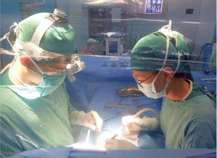 6 tieng can nao cuu benh nhi di tat tim phuc tap-Hinh-2