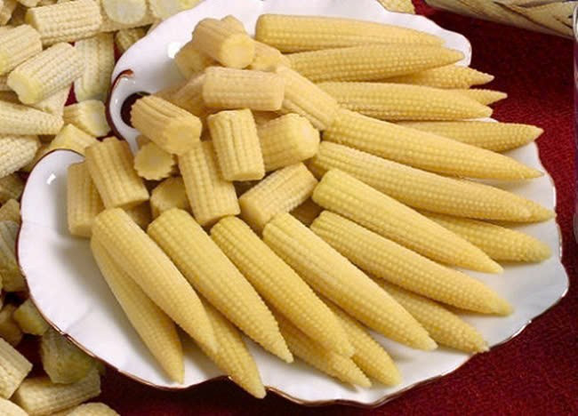 Cải thiện tiêu hóa: Nhờ chứa nhiều chất xơ, ngô bao tử giúp giảm táo bón. Một nghiên cứu cũng khuyến khích bệnh nhân bị ung thư đại tràng nên ăn loại ngô này. Ảnh Internet