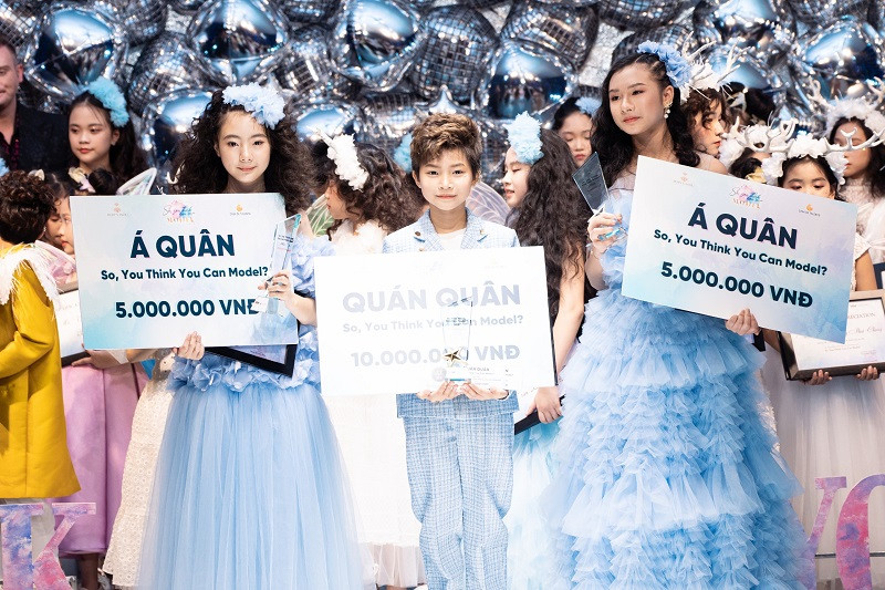 Phong Thiên không phải là cái tên xa lạ với khán giả. Cậu nhóc từng giành giải thưởng Star Kid International tại Tuần lễ Thời trang trẻ em quốc tế Việt Nam 2023. Đặc biệt, Phong Thiên còn giành ngôi quán quân chương trình So you think you can model 2022.