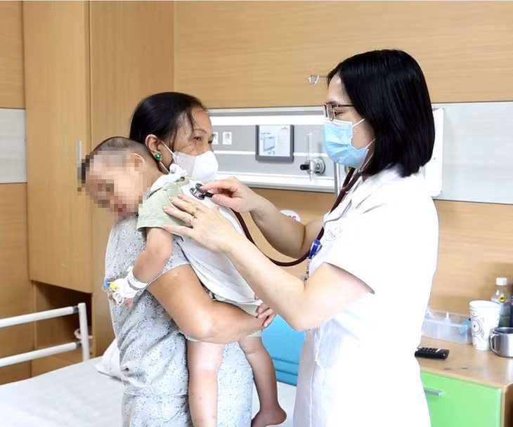 Tang so luong tre viem phoi do mac virus RSV: Cach phong tranh