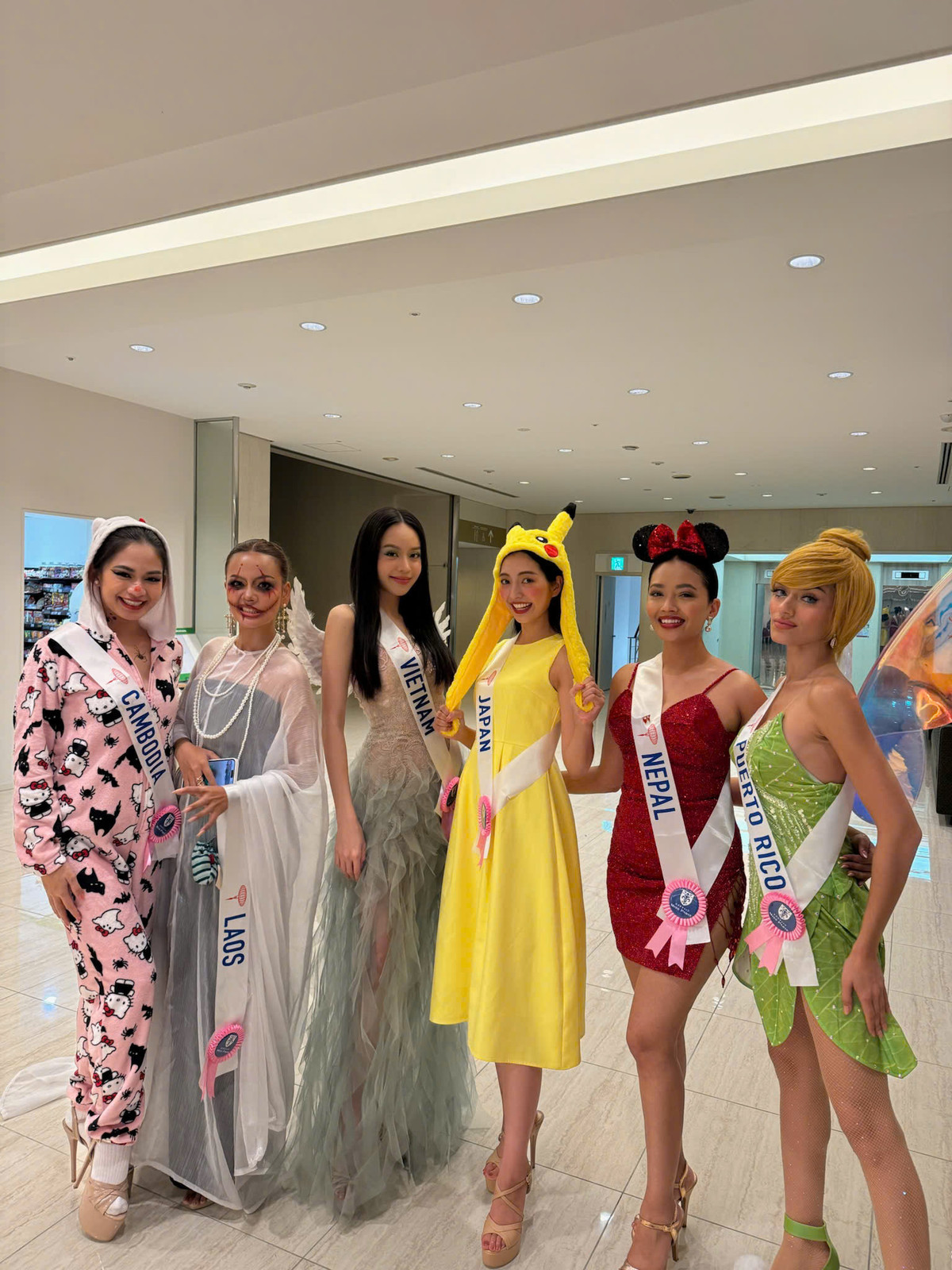 Trong các hoạt động bên lề khác của cuộc thi, Hoa hậu Thanh Thủy đã thể hiện khả năng giao tiếp lưu loát, tự tin cùng sự thân thiện nổi bật. Tại bữa tiệc Halloween vừa qua, nàng hậu đã hóa thân thành nhân vật “Cô tiên xanh,” vui vẻ chụp ảnh, lưu giữ kỷ niệm đáng nhớ cùng nhiều đại diện quốc tế. Thanh Thủy chủ động trò chuyện, quay clip cùng các thí sinh khác. Chính sự cởi mở và nhiệt tình này đã nhận được sự yêu mến từ đại diện các quốc gia khác, giúp cô trở thành một trong những đại diện nổi bật và được khán giả quốc tế đánh giá cao.