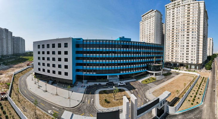 Bệnh viện Nhi Hà Nội có quy mô 24 khoa phòng với 200 giường điều trị nội trú; 11 phòng mổ được trang bị hiện đại, sẽ triển khai các kỹ thuật gây mê, giảm đau đa mô thức, phẫu thuật tiêu hóa, thận tiết niệu, các phẫu thuật chỉnh hình, tai mũi họng, răng hàm mặt...