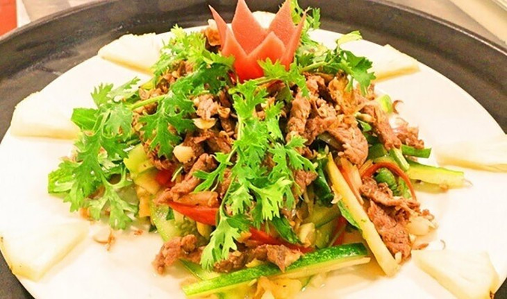  Chống lão hóa: Về mặt dinh dưỡng, rau nhái có chứa hơn 20 hợp chất chống oxy hóa. Đây là những hợp chất cần thiết cho việc ngăn ngừa lão hóa, níu kéo tuổi xuân của hội chị em. Chiết xuất từ rau nhái sẽ là một nguồn dưỡng chất tuyệt vời để bạn bảo vệ làn da và sắc đẹp. Ngoài ra, trong 100g rau nhái có chứa đến 2.4g vitamin C. Đây là chất có tác dụng chống oxy hóa hiệu quả và được dùng nhiều trong công nghệ mỹ phẩm, làm đẹp. Ảnh Internet