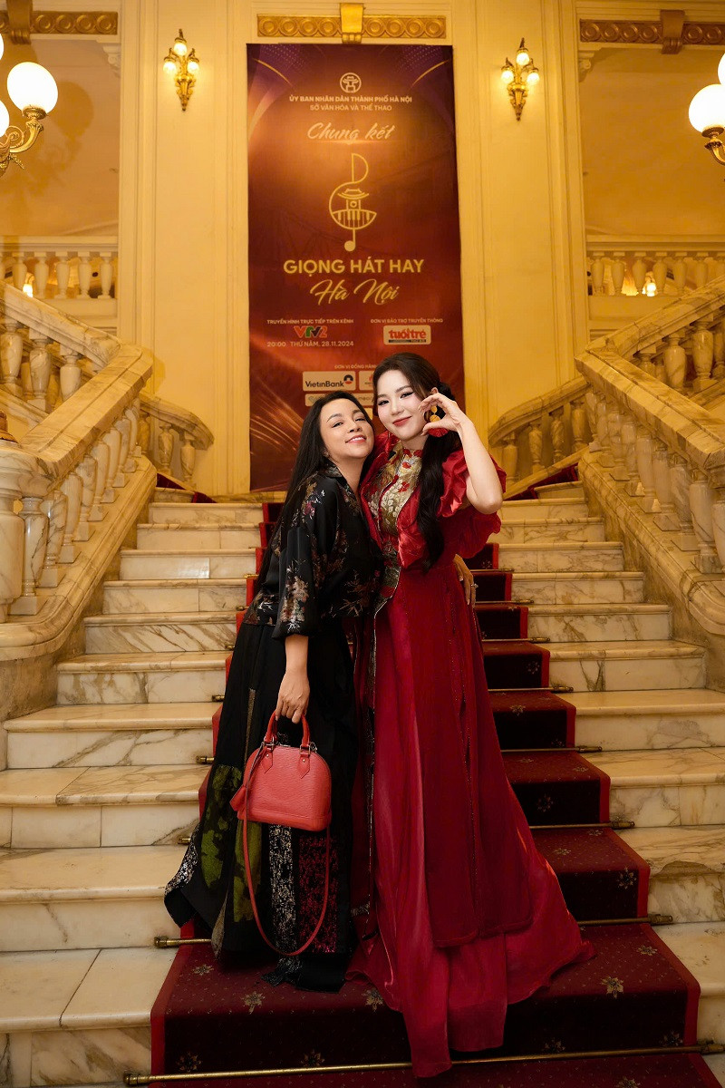 Tiết lộ về Minh Phương, NSƯT Tố Nga cho biết: “Minh Phương có tài và thông minh, học rất nhanh, khi tập bài tốt lên từng ngày, tuy còn trẻ nhưng đã có thái độ làm việc nghiêm túc, chuyên cần, tôi nghĩ chỉ cần “khai phá” đúng hướng, em ấy chắc chắn sẽ còn tiến xa”.