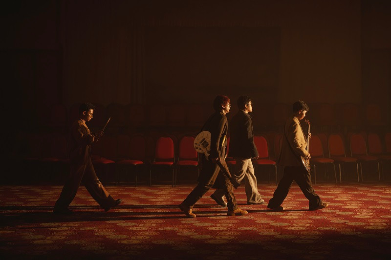 Ban nhac Chillies tao bat ngo dip cuoi nam-Hinh-2