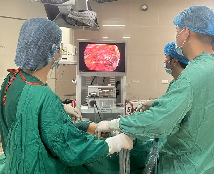 Sut can bat thuong, di kham phat hien ung thu than