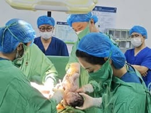 San phu 128kg vuot can thanh cong, cach kiem soat can nang khi bau