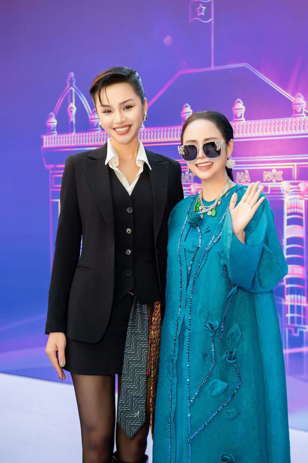 Xuất hiện rạng rỡ trong buổi tuyển chọn, NTK Hương Queen khiến không ít người trầm trồ khi cô sải bước trên thảm đỏ.