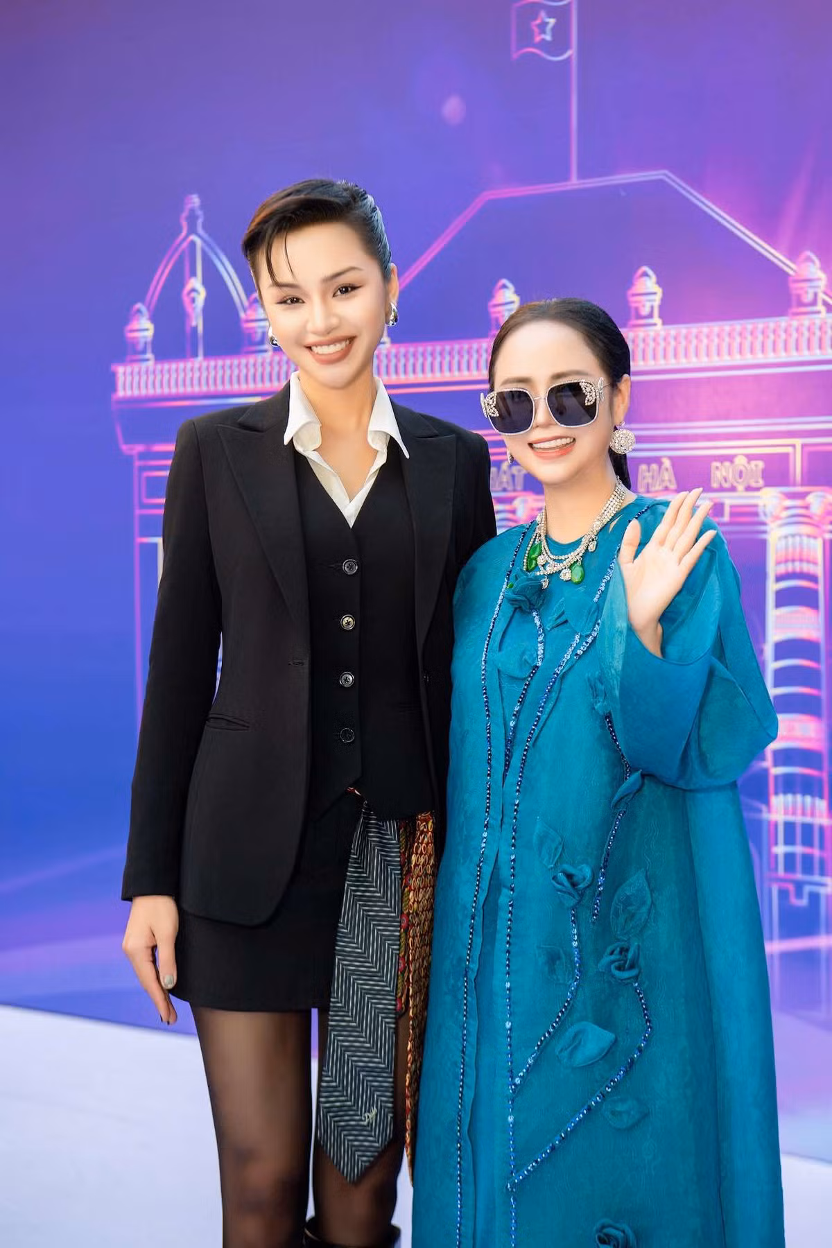 Xuất hiện rạng rỡ trong buổi tuyển chọn, NTK Hương Queen khiến không ít người trầm trồ khi cô sải bước trên thảm đỏ.