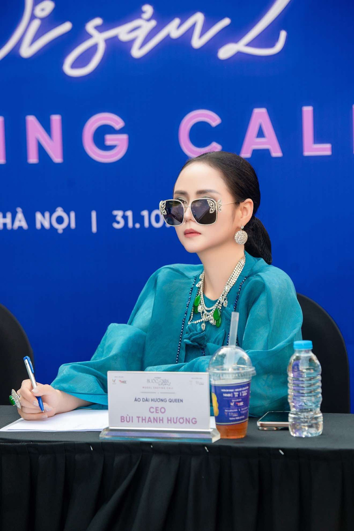 NTK Hương Queen chia sẻ: “Đồng hành cùng Bước chân di sản mùa đầu tiên nên tôi rất hào hứng cho mùa thứ 2 của chương trình. Với vai trò là một giám khảo casting, tôi đánh giá cao chất lượng người mẫu năm nay cũng như tinh thần mà các bạn mang tới”.