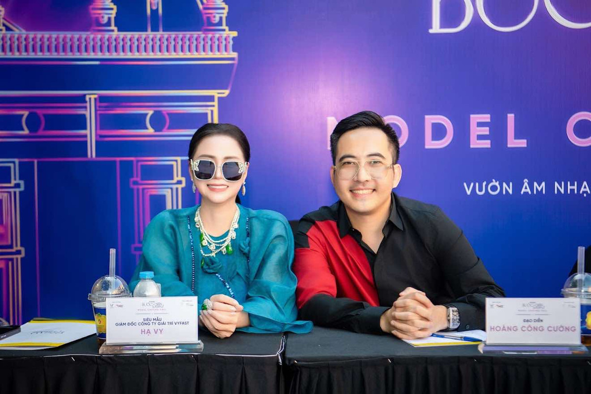 Đạo diễn Hoàng Công Cường nhấn mạnh, điểm khác biệt của chương trình ''Bước chân di sản 2'' là sẽ sử dụng ứng dụng công nghệ 3D mapping để trình chiếu lên mặt ngoài của Nhà hát Lớn với những hình ảnh đẹp nhất về Hà Nội. Trong chương trình, ngoài trình diễn thời trang còn có các khách mời tham gia biểu diễn gồm: Ca sĩ Hồ Ngọc Hà, Tuấn Hưng, Mỹ Dung, Vũ Thịnh..