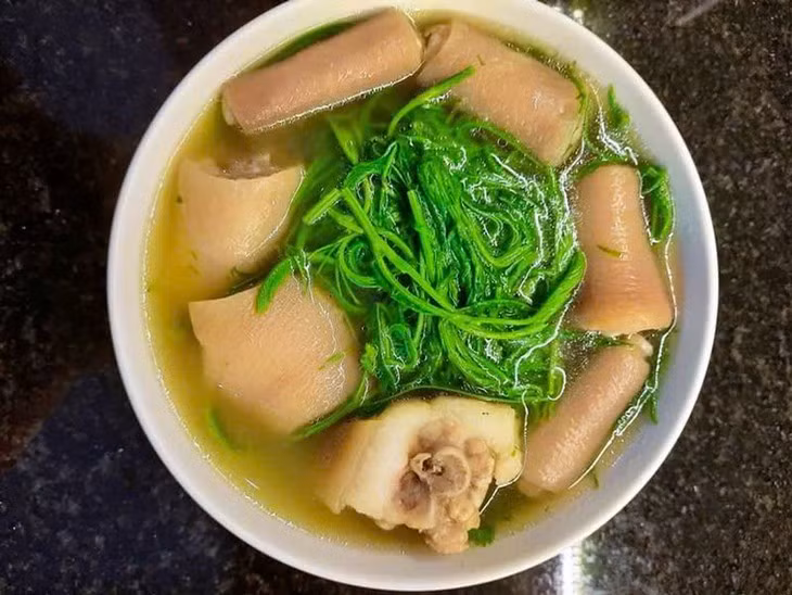 Đông y còn ghi nhận đây đây là vị thuốc giúp giảm tình trạng bị dư thừa axit trong dạ dày, khắc phục các tình trạng như ợ chua, ợ nóng, đắng miệng, đau dạ dày... Ảnh Internet