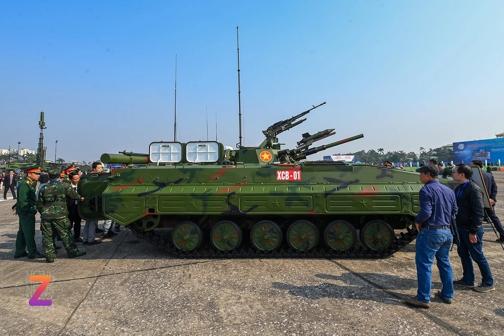 Nhiều sản phẩm của Việt Nam trưng bày, giới thiệu tại triển lãm do các cơ quan, đơn vị của Bộ Quốc phòng, như: Tổng cục Công nghiệp quốc phòng, Quân chủng Phòng không - Không quân, Quân chủng Hải quân, Học viện Kỹ thuật quân sự, Trung tâm Nhiệt đới Việt - Nga, Binh chủng Tăng thiết giáp, Binh chủng Hóa học, Viện Khoa học và Công nghệ Quân sự, Tập đoàn Công nghiệp - Viễn thông Quân đội (Viettel) và các công ty thương mại, dịch vụ của Bộ Quốc phòng nghiên cứu, chế tạo.