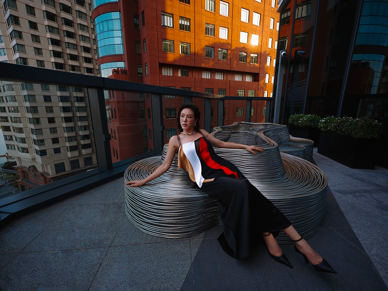 Qua bộ hình mới nhất, Thu Hoài khoe sắc vóc vượt thời gian trong những không gian khơi gợi nhiều cảm xúc tại TP.HCM.