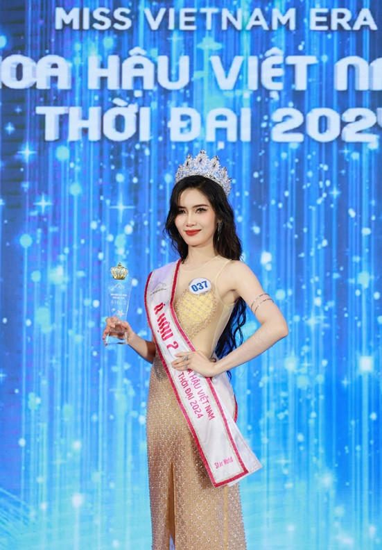Nu sinh 20 tuoi dang quang Hoa hau Viet Nam Thoi dai 2024-Hinh-8
