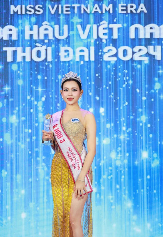 Nu sinh 20 tuoi dang quang Hoa hau Viet Nam Thoi dai 2024-Hinh-9