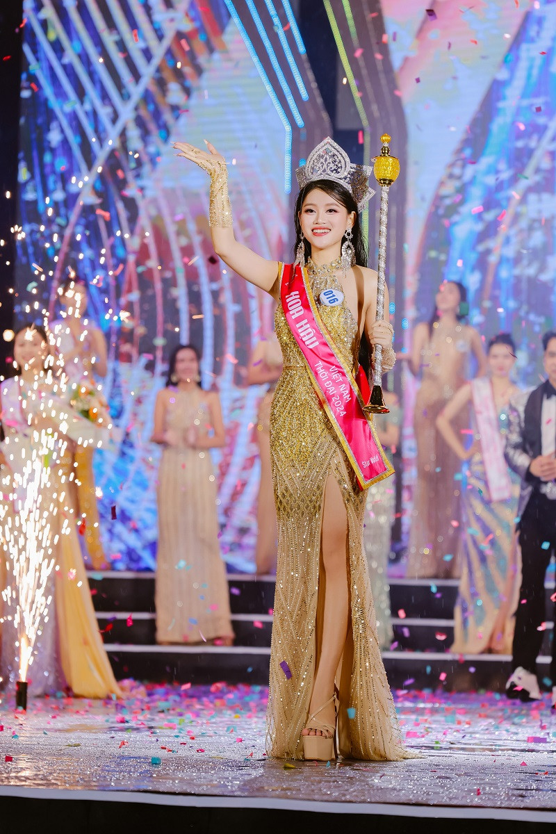 Nu sinh 20 tuoi dang quang Hoa hau Viet Nam Thoi dai 2024-Hinh-4