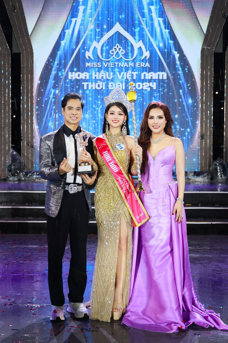 Nu sinh 20 tuoi dang quang Hoa hau Viet Nam Thoi dai 2024-Hinh-3