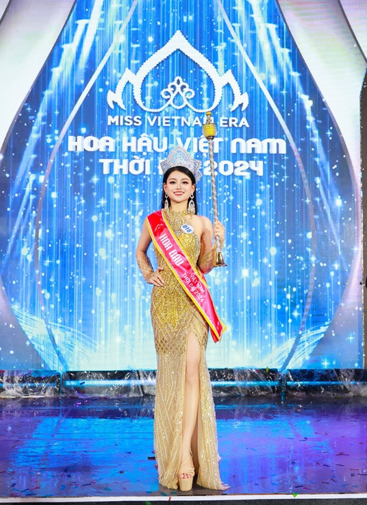 Nu sinh 20 tuoi dang quang Hoa hau Viet Nam Thoi dai 2024-Hinh-5