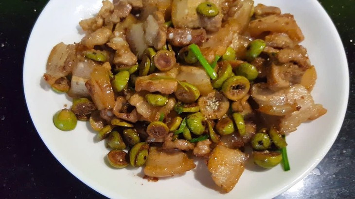  Kiểm soát triệu chứng của bệnh Alzheimer: Alzheimer là bệnh lý thoái hóa thần kinh gây đãng trí, trí nhớ và tư duy bất thường gây ảnh hưởng nghiêm trọng đến sức khỏe và sinh hoạt hằng ngày của người bệnh. Quả sung có chứa các vitamin nhóm B, cùng với các khoáng chất như magie, đồng giúp ngăn chặn quá trình thoái hóa của tế bào thần kinh. Ảnh minh họa