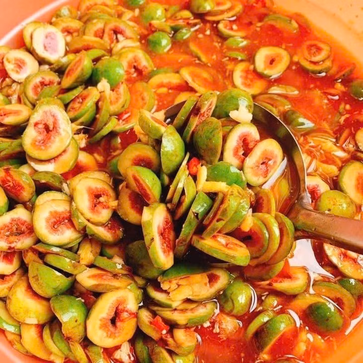  Chống oxy hóa: Quả sung có khả năng chống oxy hóa mạnh mẽ nhờ vào thành phần là các vitamin A và C. Ngoài ra, các polyphenol có trong thịt quả cũng đóng góp vào tác động chống lại quá trình oxy hóa trong cơ thể. Về cấu trúc, polyphenol có nhiều nhóm hydroxyl và vòng benzen trong phân tử nên có khả năng chống lại các gốc tự do gây hại trong cơ thể. Ảnh minh họa