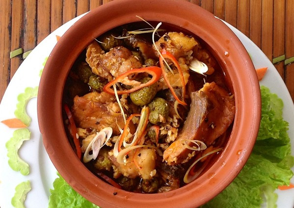  Bảo vệ thị lực: Trong quả sung có chứa vitamin A - một vitamin đóng vai trò cực kỳ quan trọng trong việc bảo vệ thị lực và duy trì sức khỏe cho đôi mắt. Vitamin A là hợp chất thân dầu, ở mắt vitamin A tạo thành một lớp màng mỏng bao phủ bề mặt mắt giúp bảo vệ giác mạc khỏi các tác nhân gây hại như bụi bẩn, ánh sáng xanh, tia UV,... Ảnh minh họa