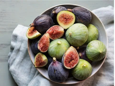 Quả sung có nhiều lợi ích tiềm năng, bao gồm thúc đẩy sức khỏe hệ tiêu hóa và tim mạch, cùng với khả năng giúp kiểm soát lượng đường trong máu,.. Ảnh minh họa