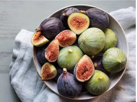 Quả sung có nhiều lợi ích tiềm năng, bao gồm thúc đẩy sức khỏe hệ tiêu hóa và tim mạch, cùng với khả năng giúp kiểm soát lượng đường trong máu,.. Ảnh minh họa