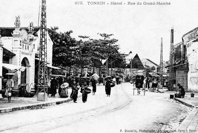 Rue du Grand Marché nhìn về chợ Đồng Xuân...