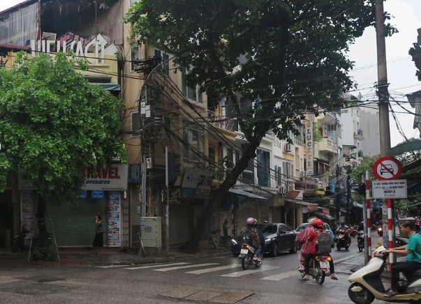 ....và phố Hàng Hòm - phố Hàng Bông hôm nay (17/02/2021).