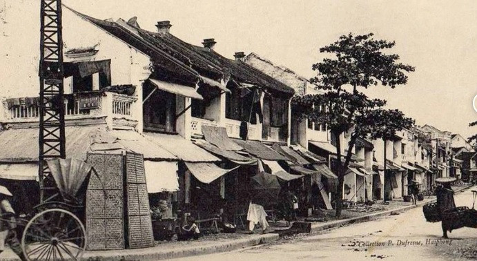 Ngã ba phố Hàng Hòm - phố Hàng Nón - phố Hàng Quạt...