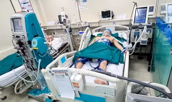 Cứu sống người đàn ông hôn mê do ngã thang 3m - Hình 2 Cuu song nguoi dan ong hon me do nga thang 3m-Hinh-2