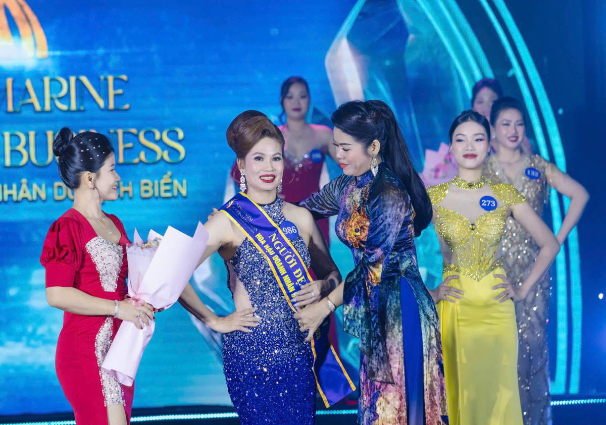 Á hậu Trần Thị Thanh Hồng là người yêu thích du lịch, luôn mong muốn khám phá vẻ đẹp thiên nhiên và văn hóa ở mọi miền đất nước. Những chuyến đi không chỉ mang lại cho chị những trải nghiệm mới mà còn giúp chị mở rộng tầm nhìn, làm giàu thêm kiến thức và truyền cảm hứng cho nhiều người.