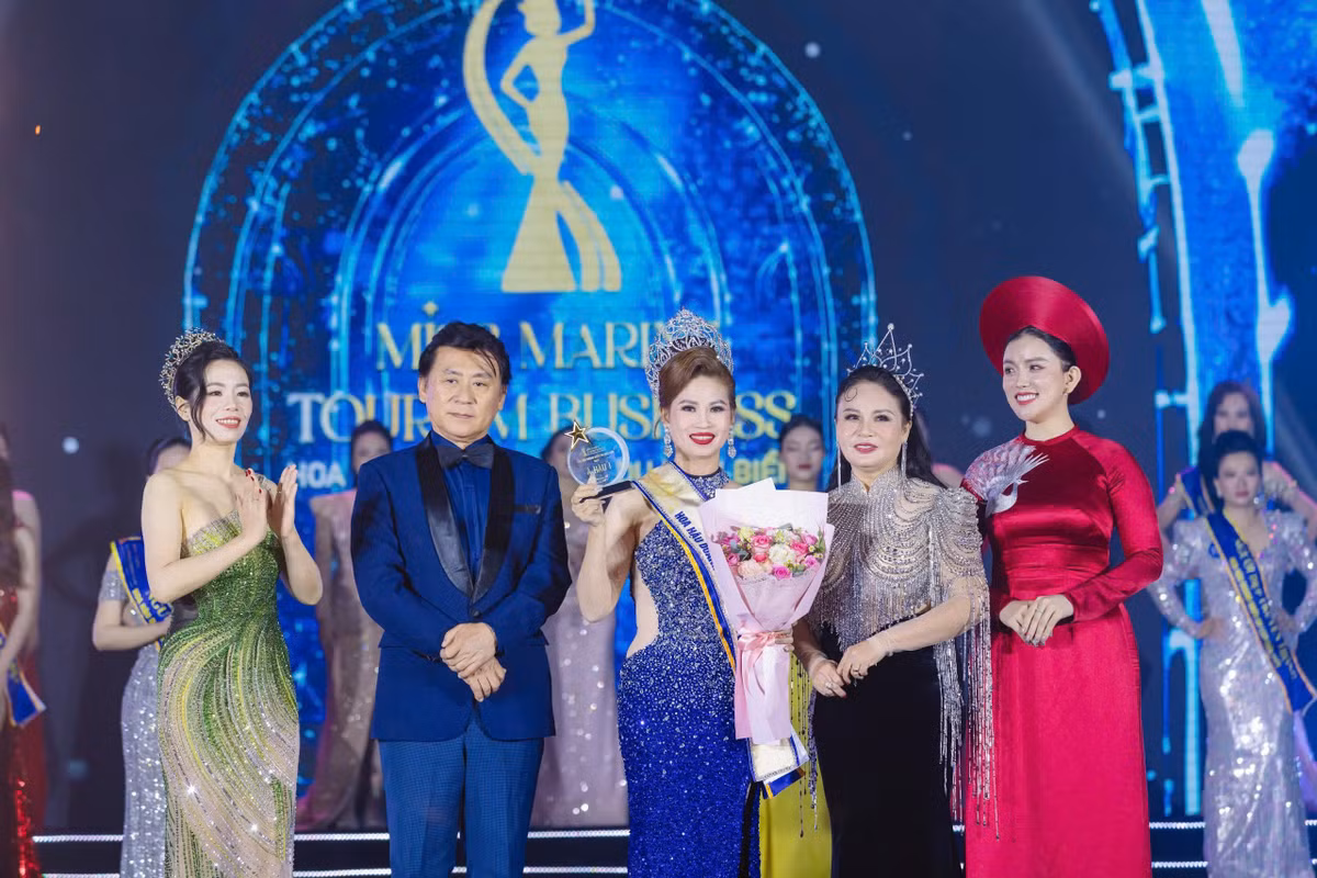 Trần Thị Thanh Hồng không chỉ gây ấn tượng với vẻ đẹp duyên dáng, phong thái tự tin, mà còn bởi tài năng và sự bản lĩnh.