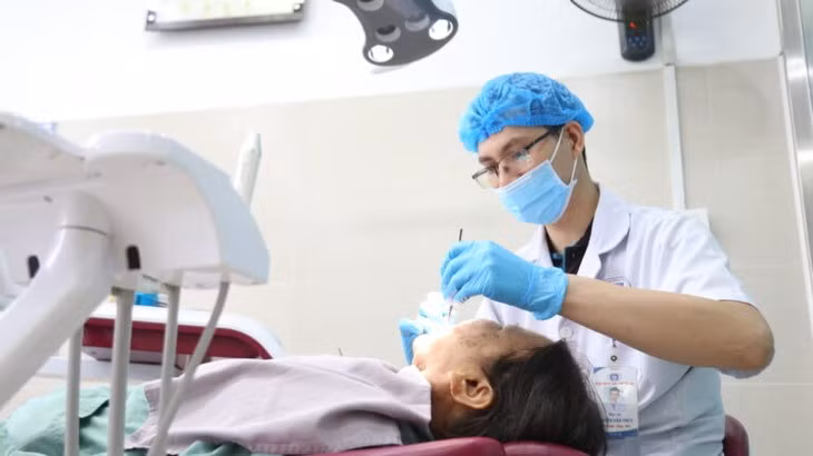 Benh viem xuong ham nguy co bien dang khuon mat