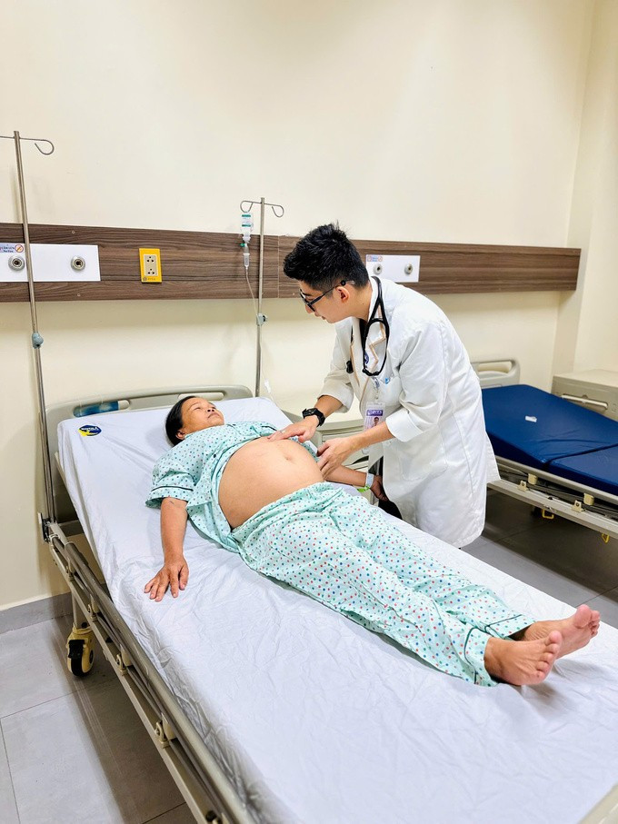 Cat khoi u xo tu cung nang 7,25kg cho benh nhan 52 tuoi