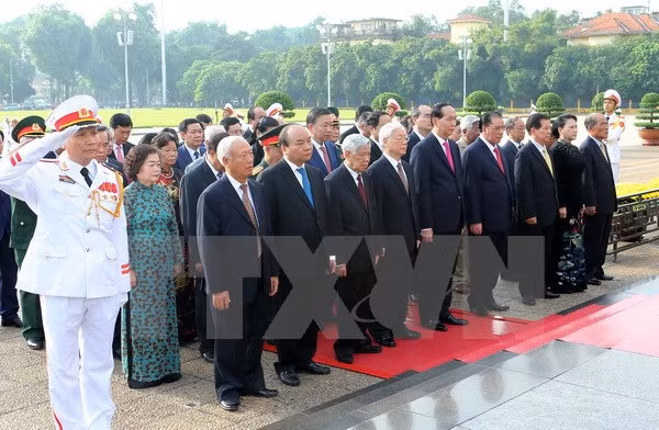 Lanh dao Dang, Nha nuoc vieng Lang Bac nhan ky niem Quoc khanh-Hinh-2