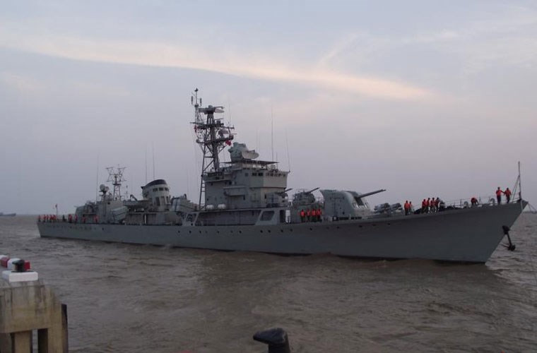 Về lực lượng hải quân, gần đây Myanmar đã mua lại của Trung Quốc 2 khinh hạm lớp Giang Hồ. Đó là chưa kể, hầu hết các loại tàu chiến của nước này đều dùng các hệ thống pháo, tên lửa chống tàu do Trung Quốc sản xuất.