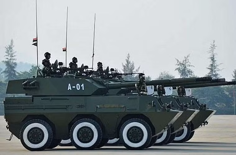 Pháo tự hành diệt tăng PTL-02 (Trung Quốc sản xuất) trong cuộc duyệt binh của Quân đội Myanmar. PTL-02 dùng pháo cỡ nòng 100mm tích hợp khả năng bắn tên lửa chống tăng qua nòng.