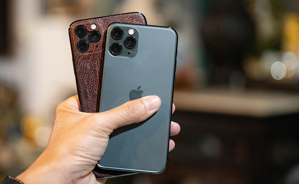 Cần lưu ý rằng Apple không có chính sách vận chuyển những chiếc máy này về Việt Nam; vậy nên người dùng sẽ cần nhờ cậy người thân đang sinh sống tại nước ngoài hoặc các dịch vụ vận chuyển quốc tế.