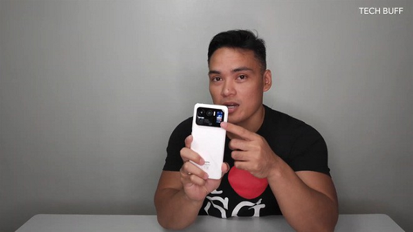 Kênh Youtube tới từ Philippines mang tên Tech Buff PH đã bất ngờ đăng tải video trên tay chiếc máy được cho là Xiaomi Mi 11 Ultra.