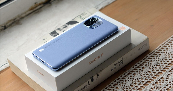 Đây cũng là khác biệt chính giữa bản quốc tế và bản nội địa. Đó là lí do hộp của Mi 11 bản quốc tế sẽ dày hơn so với bản bán tại Trung Quốc.