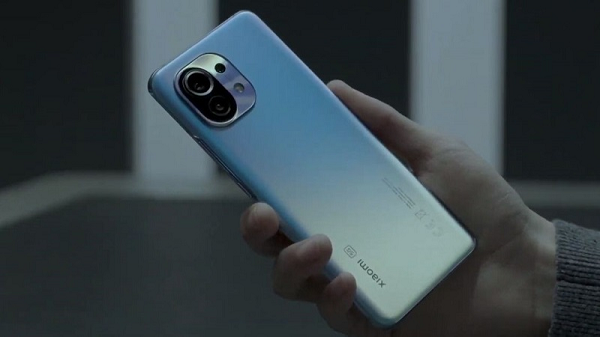 Phiên bản quốc tế của Mi 11 sẽ có hai tuỳ chọn bộ nhớ là 8GB/128GB và 8GB/256GB, tức là không có bản 12GB/256GB như khi bán ở Trung Quốc.